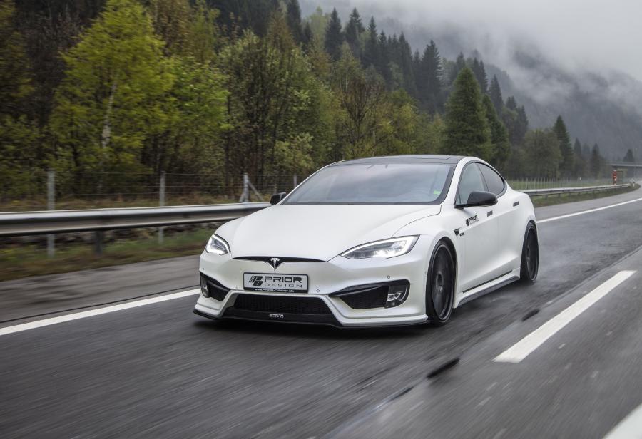  Tesla Model S P100D by  Prior Design 2017 года  (фото 1 из 14)